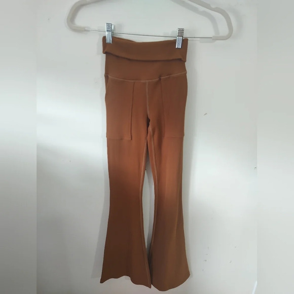 Offline by Aerie ribbed pocket foldover flare leggings. - Picture 2 of 3